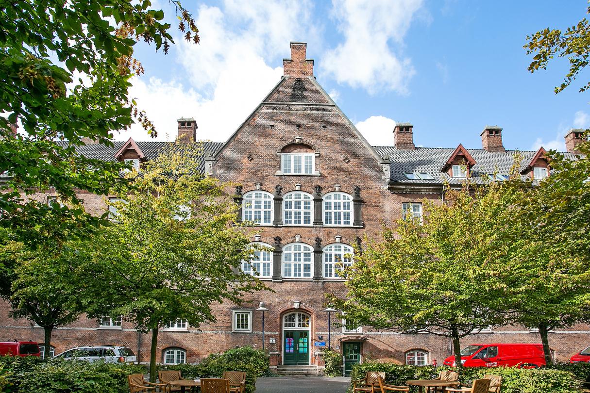 1 facade slottet